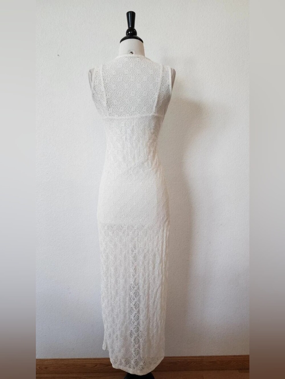 Sleeveless Cream Lace Maxi Dress with Belt - Picture 4 of 4